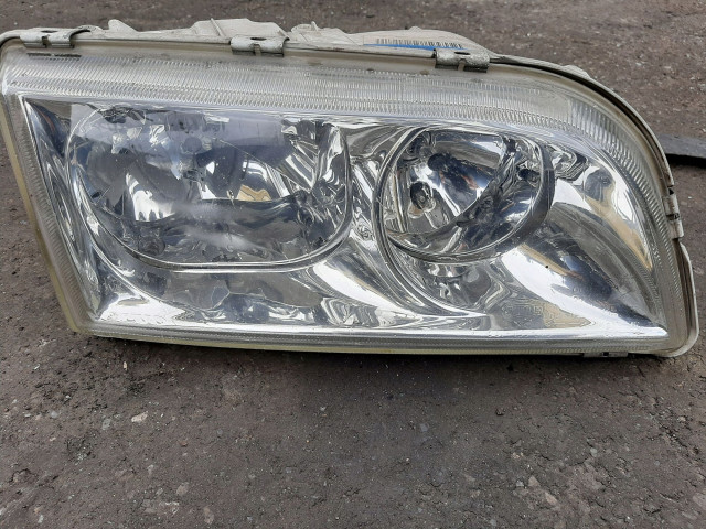 Правая przednia lampa volvo v40 s40 30899683 Правое