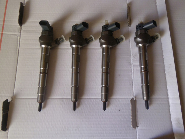 Vstřikovač  0445110471, 04L130277AE  Volkswagen       Diesel