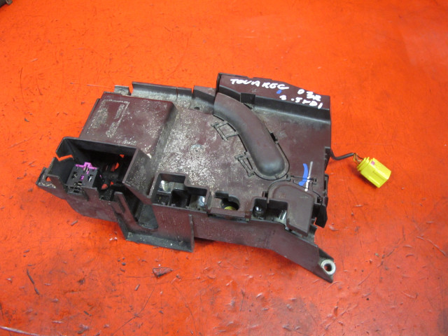 Pojistková skříňka VW 7LA 2.5 7L0937548, 7L0937555 Volkswagen