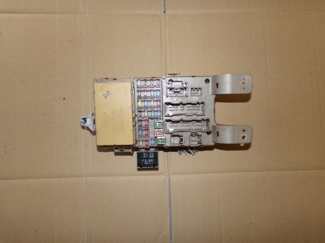 Блок предохранителей 82641-13040 corolla e12 Toyota