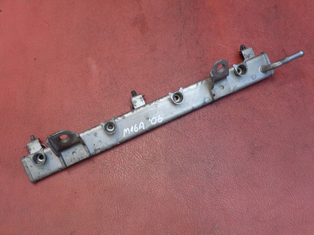 Vstřikovací lišta Suzuki pro benzínový motor