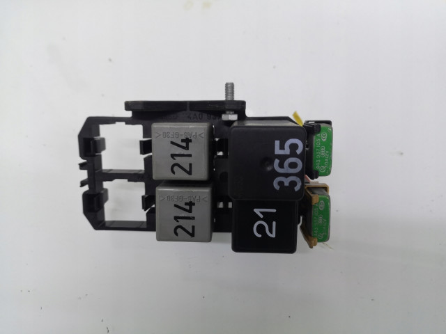 Pojistková skříňka AUDI A8 D2 3.7 4A0937503