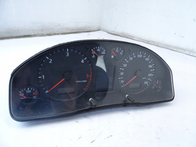 Панель приборов спидометр  audi a6 c5 2.5 tdi  4B0920931           