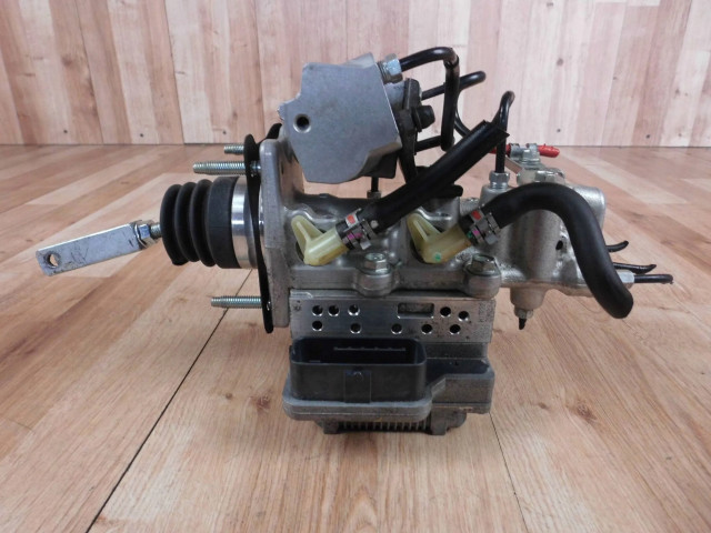 Lexus NX300H тормозной цилиндр 4721078120  47210-78120,        