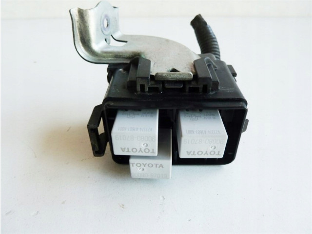 Pojistková skříňka T27 2.0 D4D 08- 12433949538 Toyota