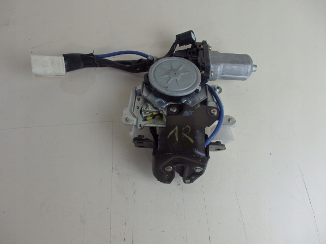 Zámek zadních dveří Lexus