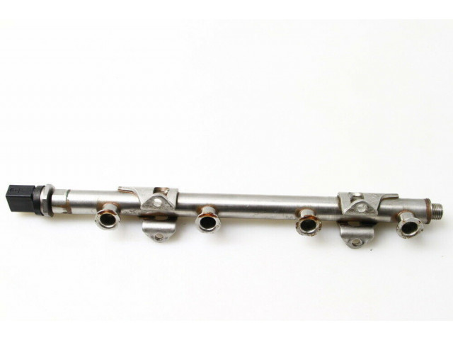 Vstřikovací lišta  04E133320D  Volkswagen       pro benzínový motor