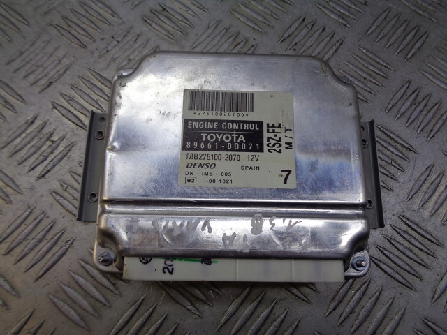 Блок управления двигателем модуль управления toyota yaris i 1.3 89661-0D071, 896610D071