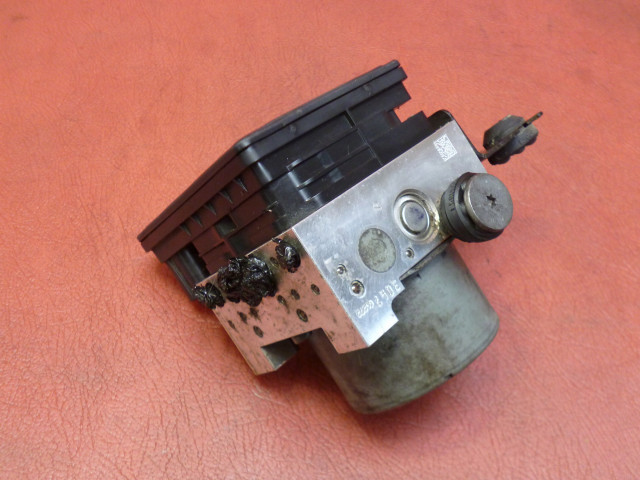 Блок абс модуль управления renault trafic iii 1.6 dci '16  476605919R, 93457527 93457527      