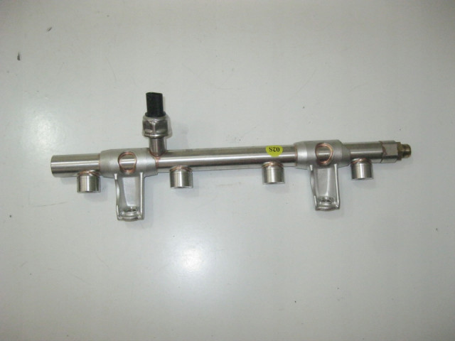 Vstřikovací lišta  06L133317M  Audi       pro benzínový motor