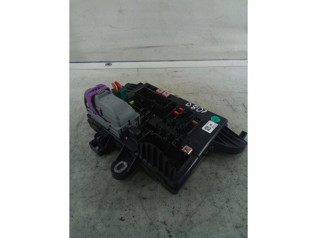 D807 блок предохранителей insignia 13277321 Opel