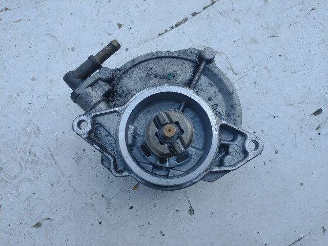 Vacum pompa Audi A4 B8 A5 A6 3.0 TDI 057145100AF