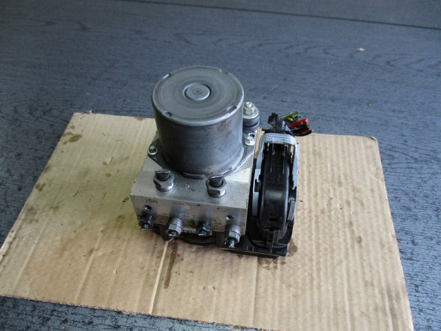 Hlavní brzdový válec Abs Discovery IV CH32-2C405-AD CH32-2C405-AD, CH322C405AD Inny (12)