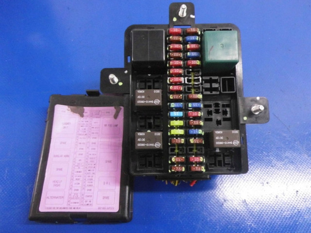 Блок предохранителей ssangyong actyon sports 05+  8217032080        