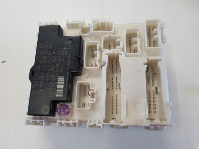 Suzuki vitara iii блок предохранителей 19r AA0A-4880