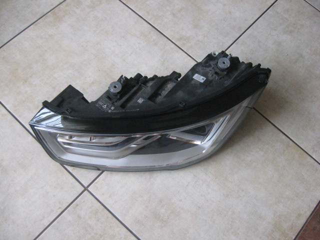 Přední světlo 8XA941005 Audi