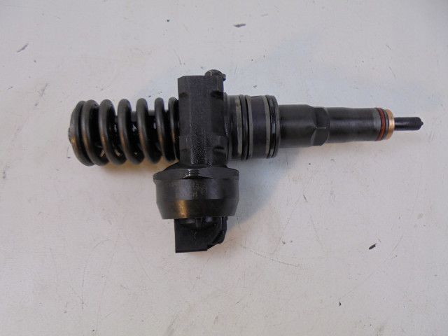 Vstřikovač 038130073BA Audi Diesel