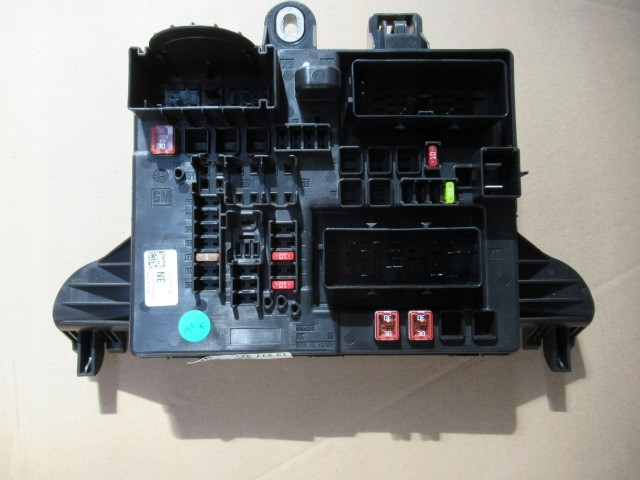 Opel insignia hb 08-13 блок предохранителей модуль bsi 13277321 ne INSIGNIA,