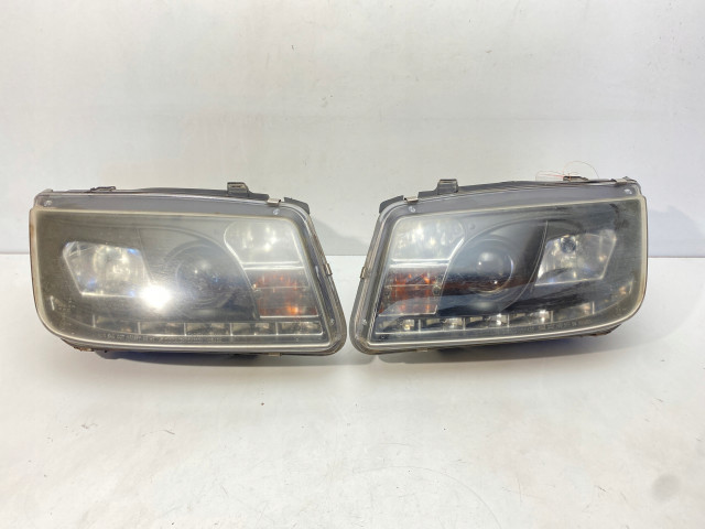 Reflektory   sonar vw bora 98-05 левая + правая 