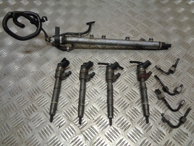 Форсунка топливная рампа w169 w245 2,0cdi a6400700787 A6110780449, Bosch