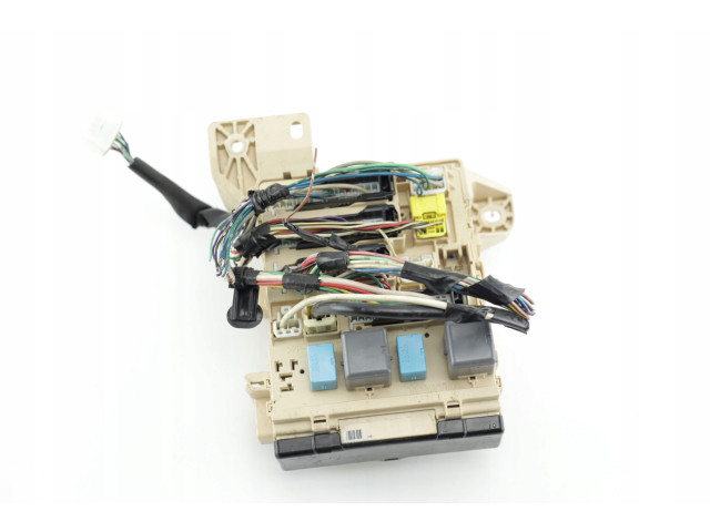 Pojistková skříňka VII XV40 06-11 2.4 SKRZYNKA SKRZYNKA Toyota