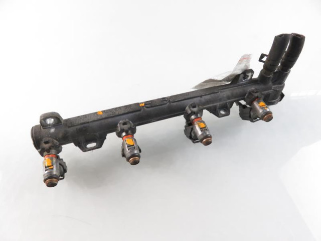 Vstřikovací lišta M681103, 036133319 036133035A Magneti Marelli pro benzínový motor