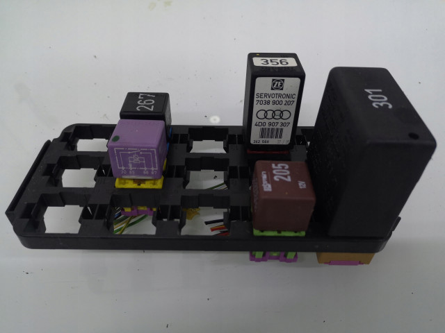 Pojistková skříňka AUDI A8 D2 3.7