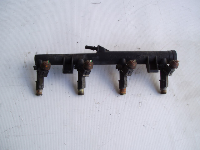 Топливная рампа форсунки 1.8b xsara picasso  9628084680  Citroen    