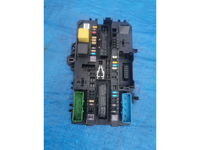 Pojistková skříňka OPEL B 13220831