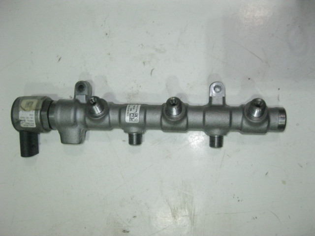 Audi q5 8r 3.0 tdi топливная рампа 059130090dd