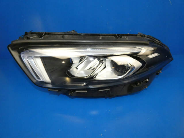 Přední světlo Mercedes-Benz