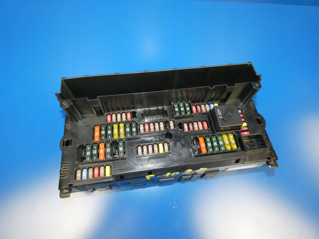 Pojistková skříňka BMW 5 F10 F11 F07 9252815