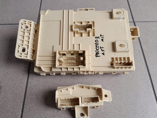 KIA PROCEED III 21R БЛОК ПРЕДОХРАНИТЕЛЕЙ  91953-J7510, 91953J7510 91953-J7510, 91953J7510       