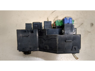 Блок предохранителей Mitsubishi Carisma 1.8