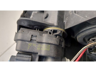 Фара передняя  Toyota Auris E15 2006-2012 правая 