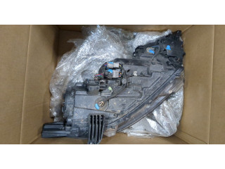 Фара передняя Mitsubishi Outlander 2015-2018 левая