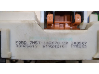 Блок предохранителей  Ford Focus 2 2005-2008         