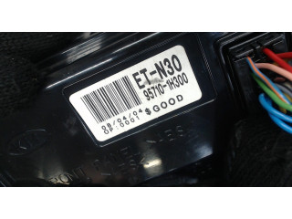 Дисплей бортового компьютера Nissan Elgrand 1997-2002 957101H300