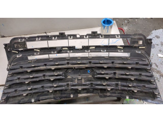 Решетка радиатора  Ford Explorer 2015-2019          FB5Z8200AC