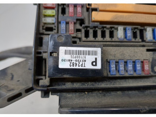 Блок предохранителей  Toyota Highlander 2 2007-2013      8272048120   