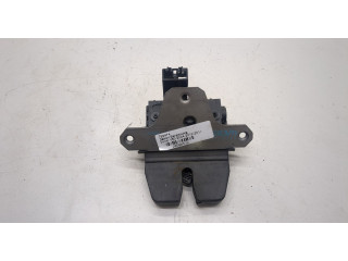 Замок багажника  Volvo V50 2004-2012       