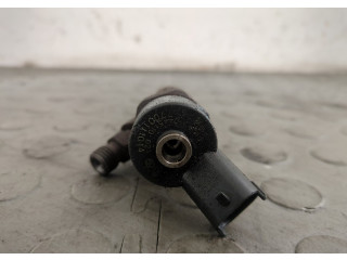 Форсунка топливная Mitsubishi Carisma 1995-2004 MW30620711, 0445110021