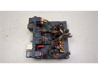 Блок предохранителей Volkswagen Caddy 2004-2010 8C0937049E