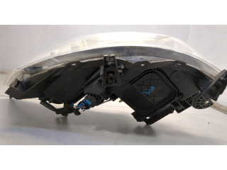 Фара передняя  Toyota Auris E15 2006-2012 правая 