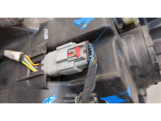 Фара передняя  Chevrolet Trax 2016-2022 правая 