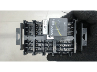 Блок реле  Chevrolet Tahoe 1999-2006      1577099501    5.3