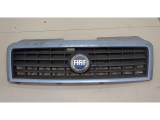 Решетка радиатора  Fiat Doblo 2005-2010          735418095, 735418096