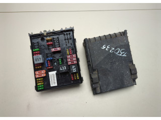 Блок предохранителей Volkswagen Golf 5 2003-2009