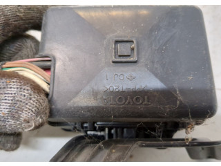 Блок реле  Toyota Highlander 2 2007-2013         