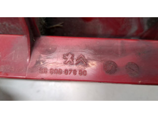 Задний фонарь          